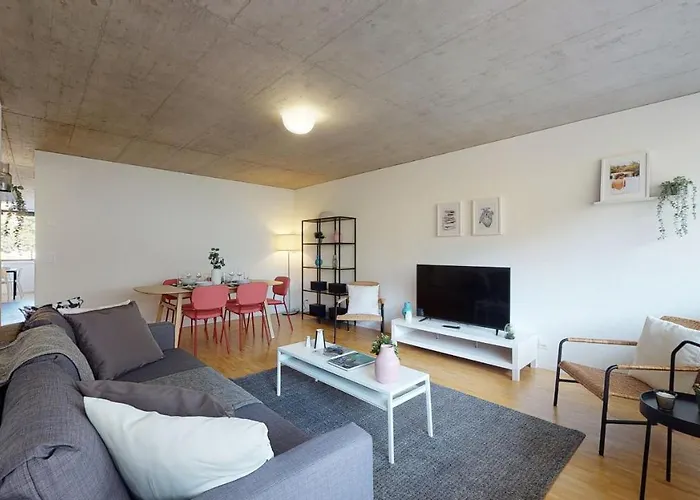 Bright And Luminous 2-bedroom-flat In Downtown Сион